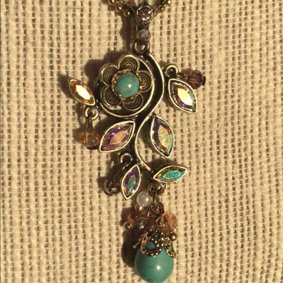 D'vine necklace with two tone chains - Picture 3 of 7